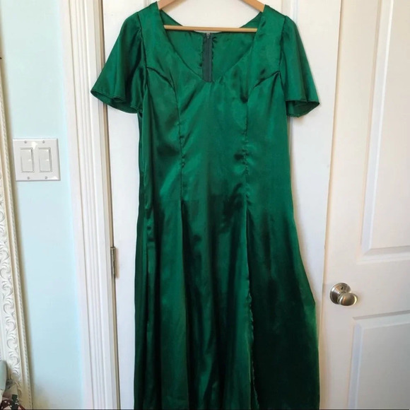 Vintage Handmade Emerald Green Satin Flowy  Front Slit Formal V-Neck Dress - Picture 6 of 6